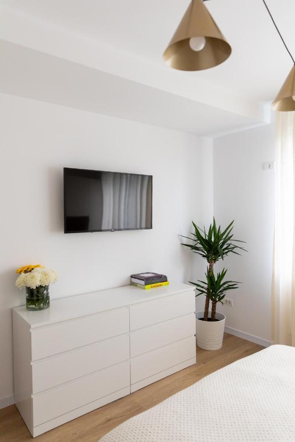 Studio 8 I One Bedroom Apartment I Airport I Therme Отопени Екстериор снимка