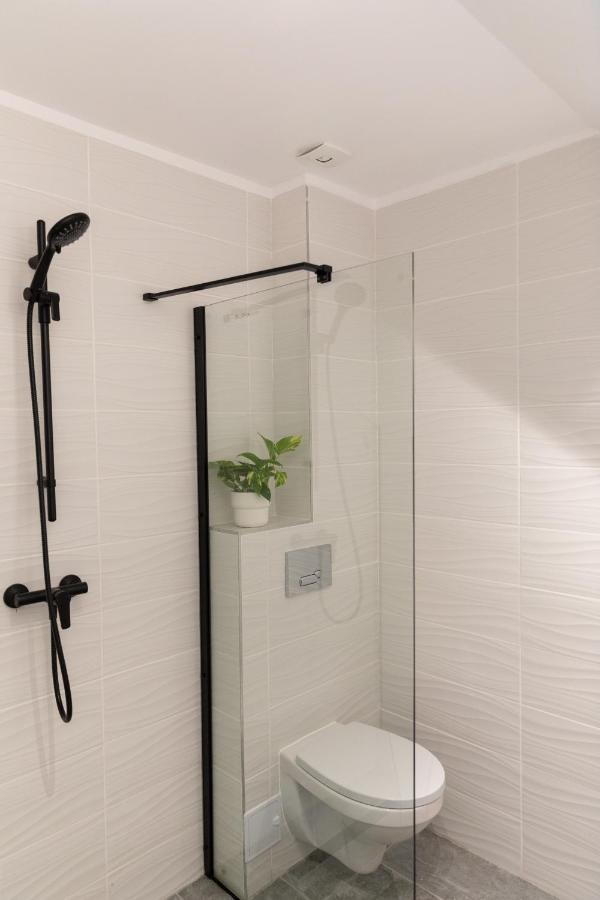 Studio 8 I One Bedroom Apartment I Airport I Therme Отопени Екстериор снимка