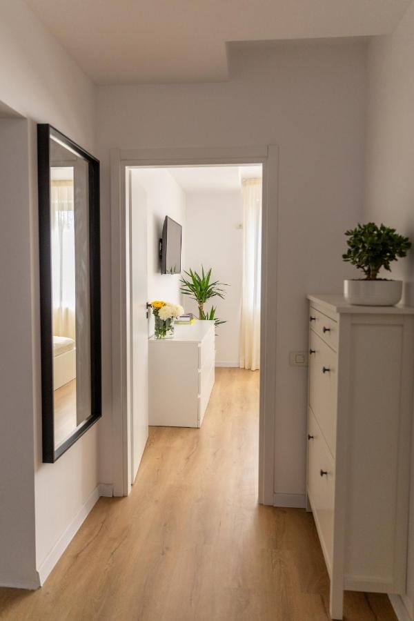 Studio 8 I One Bedroom Apartment I Airport I Therme Отопени Екстериор снимка
