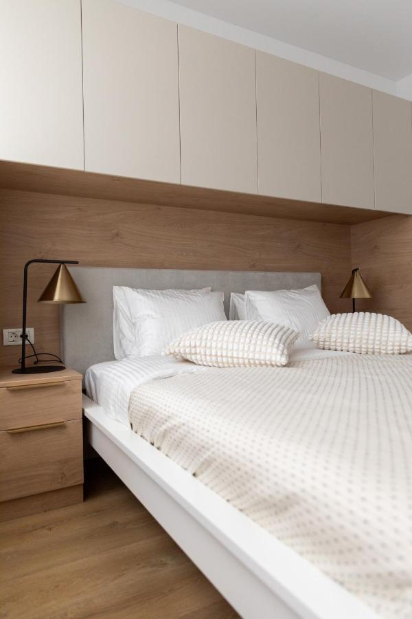 Studio 8 I One Bedroom Apartment I Airport I Therme Отопени Екстериор снимка