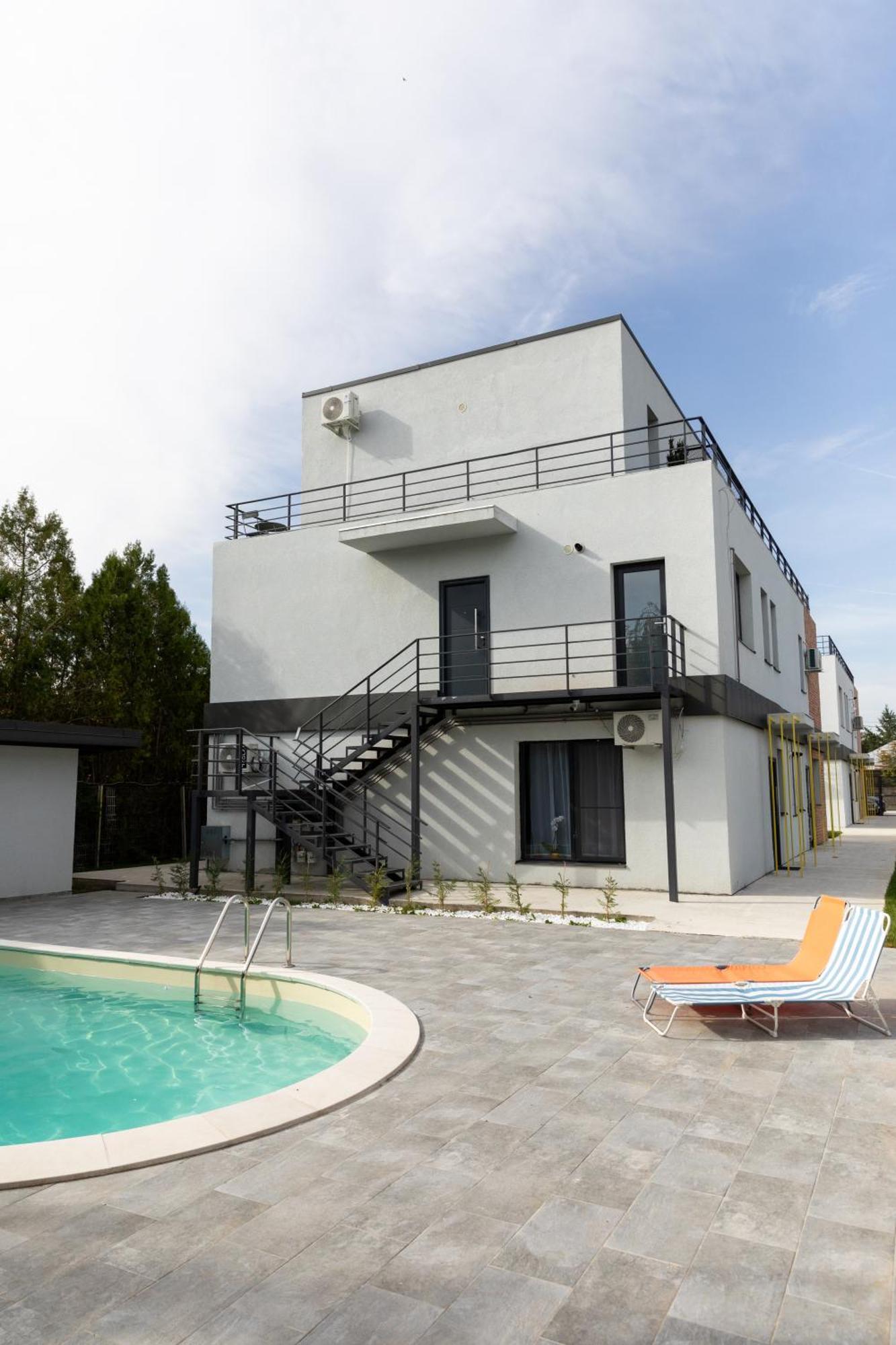 Studio 8 I One Bedroom Apartment I Airport I Therme Отопени Екстериор снимка